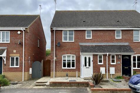 Regan Close, Lowestoft, NR32 3 bed semi