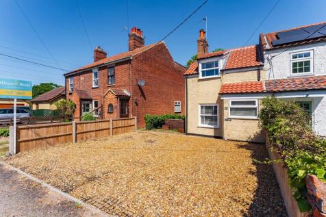 Hall Lane, Oulton 2 bed cottage for sale