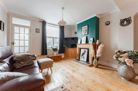 Wellington Road, Lowestoft, NR33 4 bed terraced house for sale