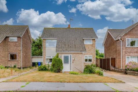 Burnt Hill Way, Lowestoft 3 bed detached house for sale