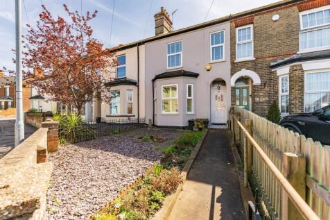 Carlton Road, Lowestoft 3 bed terraced house for sale