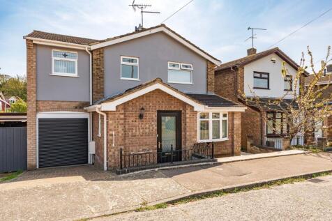 Chiltern Crescent, Oulton 4 bed detached house for sale