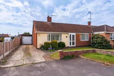 2 bedroom semi-detached bungalow for sale