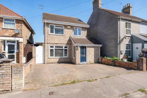 Dell Road, Oulton Broad 3 bed detached house for sale