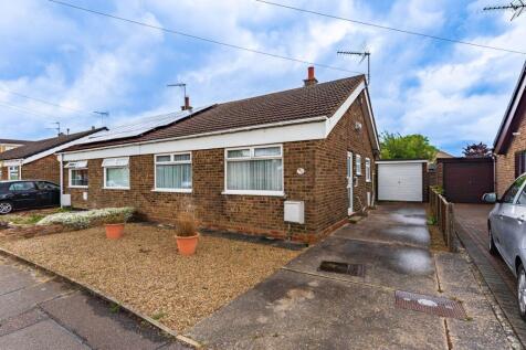2 bedroom semi-detached bungalow for sale