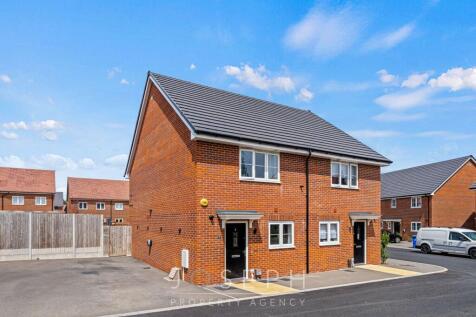 2 bedroom semi-detached house for sale