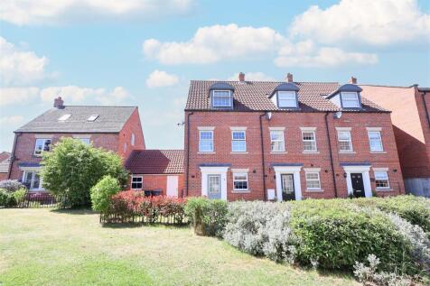 Lochranza Road, Thirsk 3 bed terraced house for sale