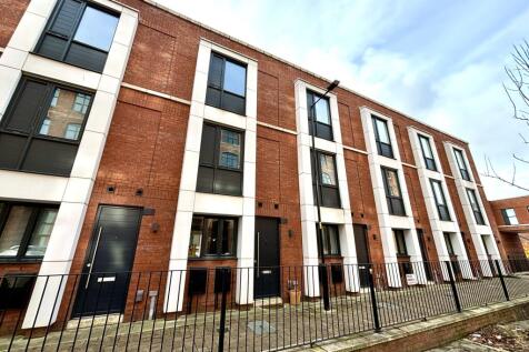 Elisabeth Gardens, Reddish 3 bed terraced house for sale