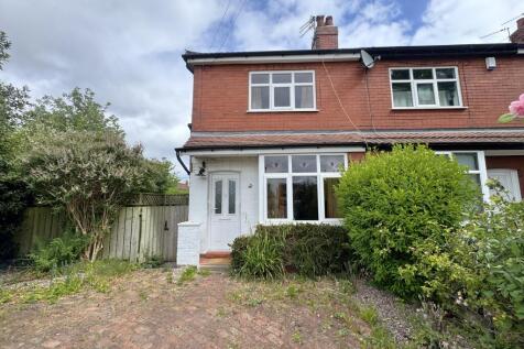Newark Road, South Reddish 2 bed end of terrace house for sale