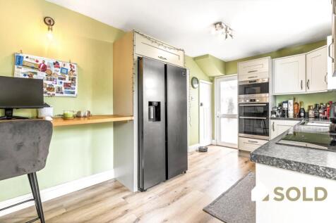 2 bedroom semi-detached house for sale