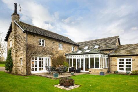 Harrogate Road, North Leeds LS17 4 bed detached house for sale