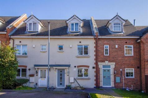 3 bedroom town house for sale