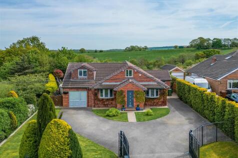 Blacker Lane, Wakefield WF4 5 bed detached house for sale