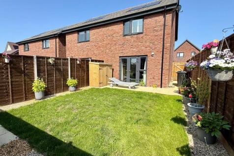 Lenthall Place, Hassocks, West... 2 bed semi