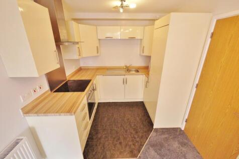 St. Thomas Road, Brentwood, Essex, CM14 2 bed apartment for sale