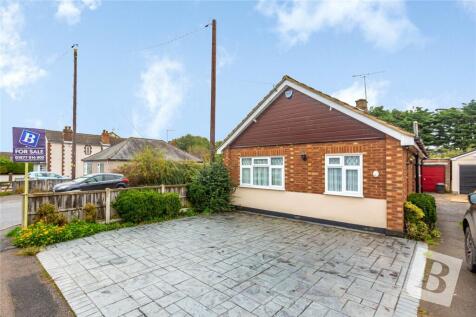 Hatch Road, Pilgrims Hatch... 2 bed bungalow for sale