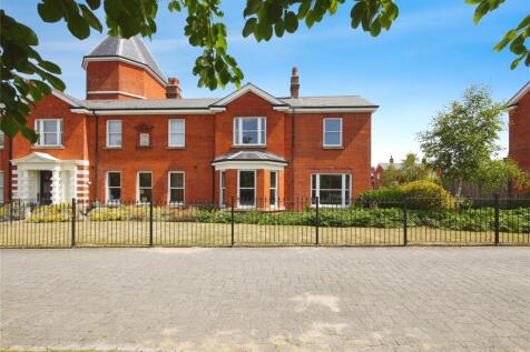 Richmond Avenue, Brentwood, Essex, CM14 3 bed apartment for sale