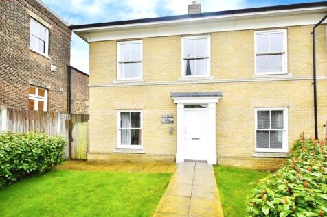 St. Helens Mews, Brentwood, Essex, CM14 2 bed apartment for sale