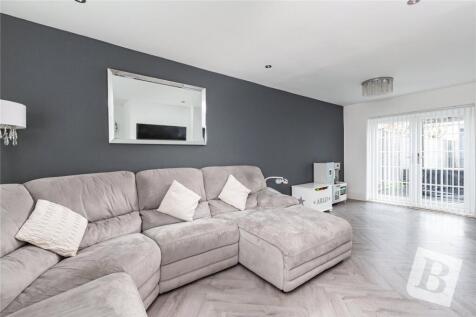 Wingfield Close, Brentwood, Essex, CM13 3 bed end of terrace house for sale