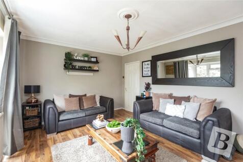 Rush Green Gardens, Romford, RM7 2 bed apartment for sale