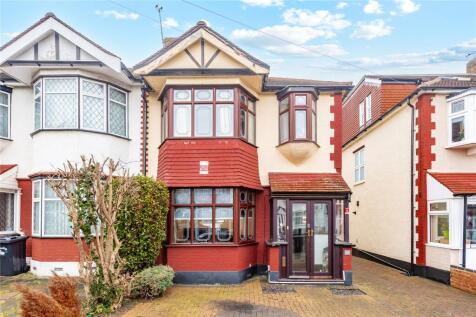 Hathaway Gardens, Romford, RM6 3 bed end of terrace house for sale