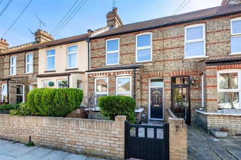 Pretoria Road, Romford, RM7 3 bed terraced house for sale