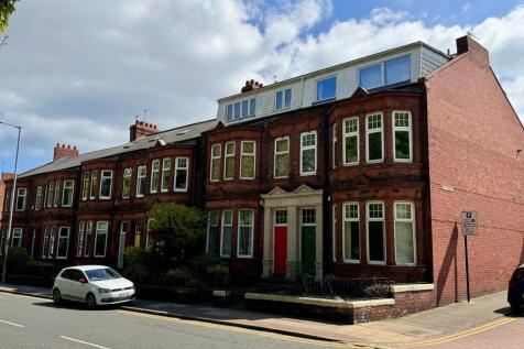 3 bedroom maisonette for sale