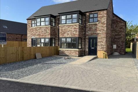 3 bedroom semi-detached house for sale