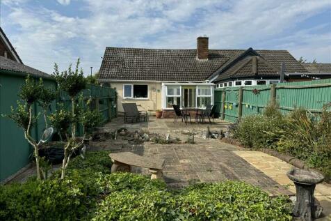 2 bedroom semi-detached bungalow for sale