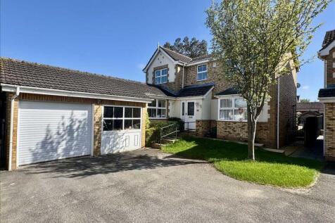 4 bedroom detached house for sale