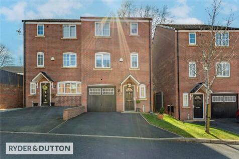 Holly Close, Stalybridge, Greater... 4 bed semi