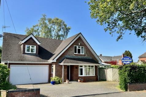 4 bedroom detached house for sale