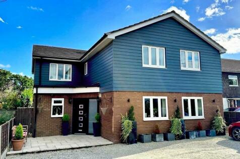 5 bedroom detached house for sale