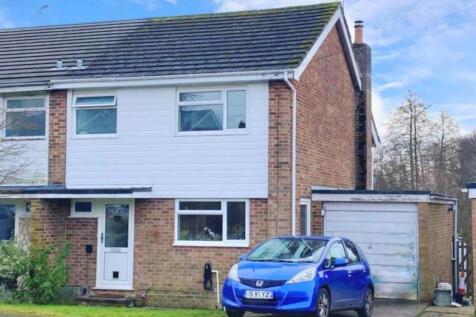 Victoria Gardens, Fordingbridge, SP6 1DJ 3 bed semi