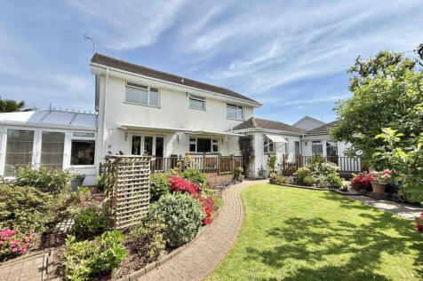 Laurel Close, St Leonards, BH24 5 bed detached house for sale