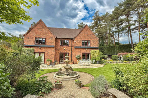 5 bedroom detached house for sale