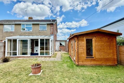 Hightown Gardens, Ringwood, BH24 3 bed semi