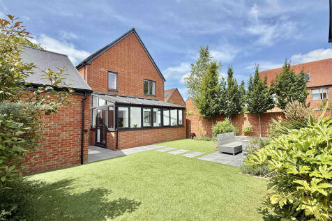 St. Leonards, BH24 4 bed detached house for sale