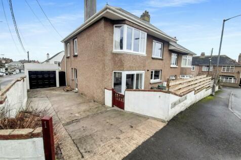 4 bedroom semi-detached house for sale