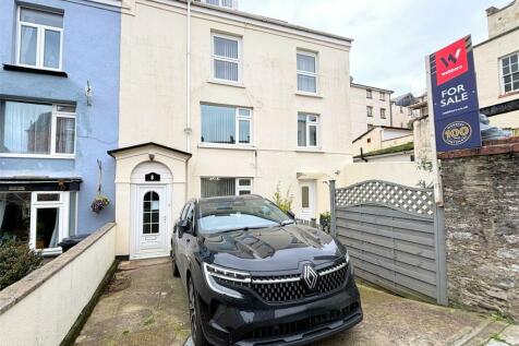 4 bedroom end of terrace house for sale