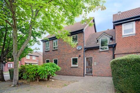 Studio flat for sale