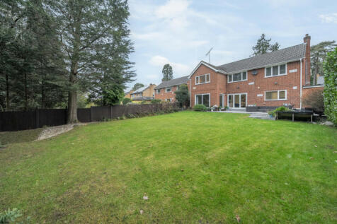 Iberian Way, Camberley, Surrey, GU15 5 bed detached house for sale