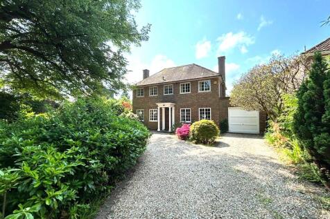 Lime Avenue, Camberley, Surrey, GU15 3 bed detached house for sale