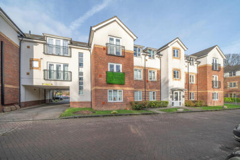 Kingswood Close, Camberley, Surrey, GU15 2 bed apartment for sale