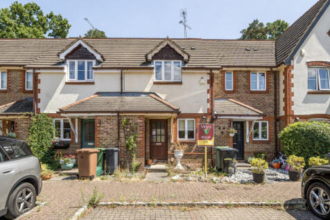 Francis Way, Camberley, Surrey, GU15 2 bed terraced house for sale