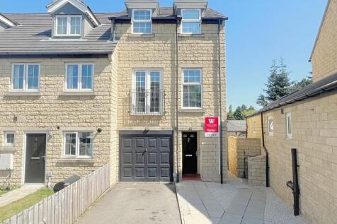 Far Highfield Close, Idle, Bradford... 3 bed terraced house for sale