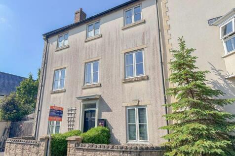 4 bedroom semi-detached house for sale