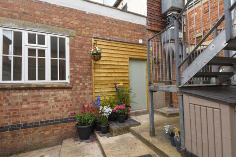 Bartholomew Street, Newbury, RG14 2 bed ground floor maisonette for sale