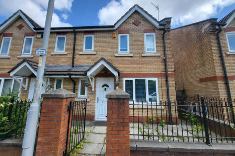 3 bedroom semi-detached house for sale