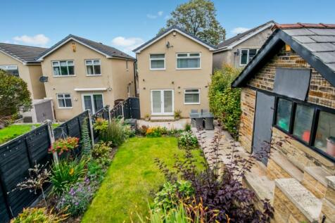 Bradford Road, Cleckheaton, BD19 3 bed detached house for sale